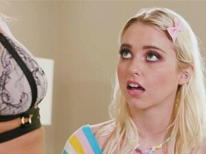 Cherie a surpris la mignonne Chloe en train de renifler les culottes