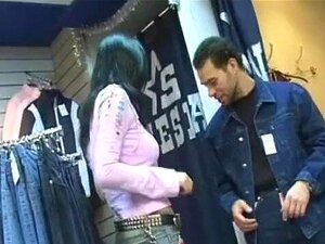 Sexe dans un magasin de vêtements
