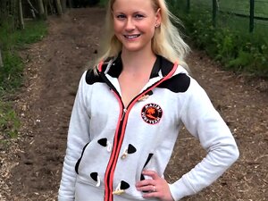 Mon sale passe-temps - baise avec un fan de latex en public