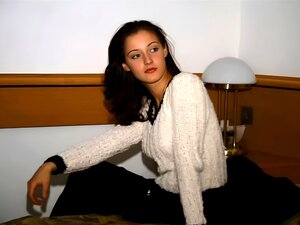 Bombe sexy exhibe son corps et se fait baiser fort lors d'un casting