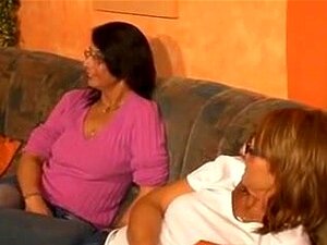 trois mamans allemandes excitées sexuellement s'amusent avec un