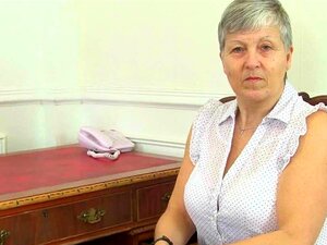 La grand-mère britannique Savana adore encore une session de