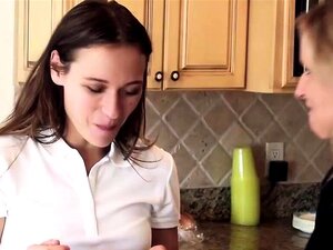 Découvrez l'incroyable rencontre sensuelle entre deux femmes