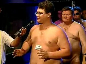 Howard Stern 1er concours annuel de petite bite NON CIRCONCIS. Voir