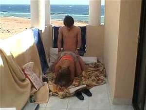 Baiser en vacances sur le balcon