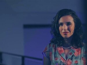 Femme au foyer soumise et son mignon animal baisée hardcore b. La