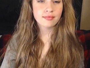 Babe à gros seins se déshabille et se masturbe en cam, babe à gros