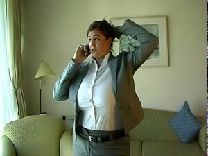 Femme D'affaires À Gros Seins