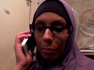 Miryam Bouachir double pénétration gangbang pour BeuretteTour.