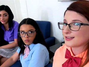 Prêts à perdre leur trio de nerds vierges, Bess Breast Ella Cruz
