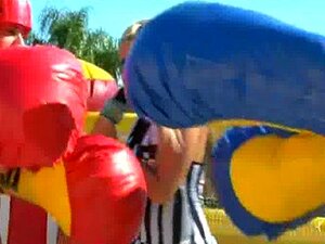 Sexy nana sauvage est payée pour baiser 19