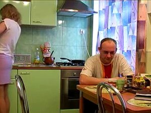 Réveille-toi tôt et baise une mignonne. Réveille-toi tôt pour