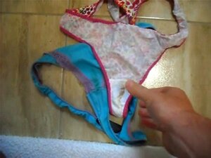 se branler dans la culotte sale et souillée de sa femme