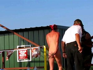 un intéressant concours amateur de pole stripping lors d'un rallye de