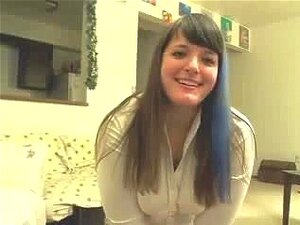 En claquant ma jolie chatte avec un sextoy, j'aime le sexe et chaque
