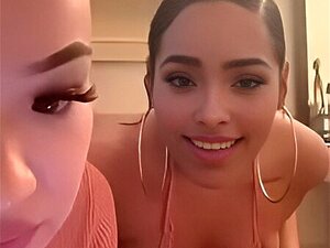 belle-belle-fille BLANCHE ET NOIRE S'AMUSANT WEBCAM PÉRISCOPE