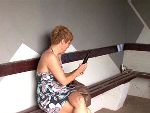 MILF allemande aux cheveux courts en train de baiser