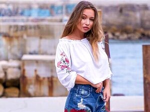 La nana néerlandaise Taylor Sands baise sauvagement en plein air sur