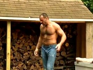 Sexy gay se masturbe et fait une pipe, ce garçon chaud et son amant