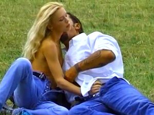 Le prendre dans le cul dans l'herbe - Telsev