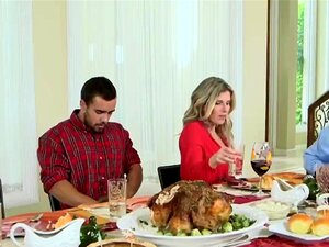 La salope Sydney Cole et sa belle-mère Cory Chase partagent la bite