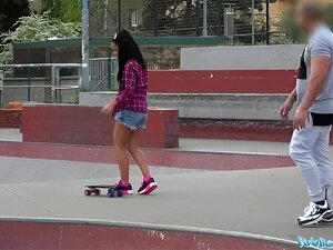 L'agent public Apolonia Lapiedra se fait baiser sur les escaliers