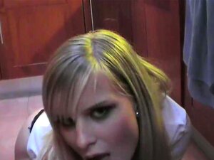 Regardez la superbe Marry Queen faire un strip-tease amateur et voyez