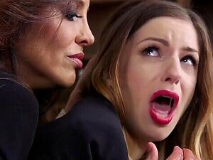 mignonne anale avec de gros seins