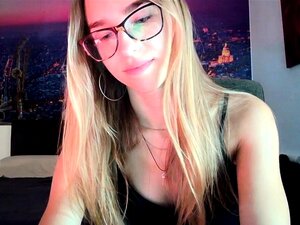 Petite britannique se masturbe en solo