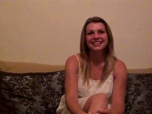 vraie fille fétichiste extrême se déshabille, tentative de