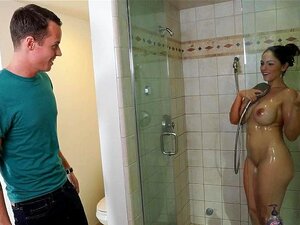 Gros seins espagnol parlant latina MILF Marta La Croft Éjaculée